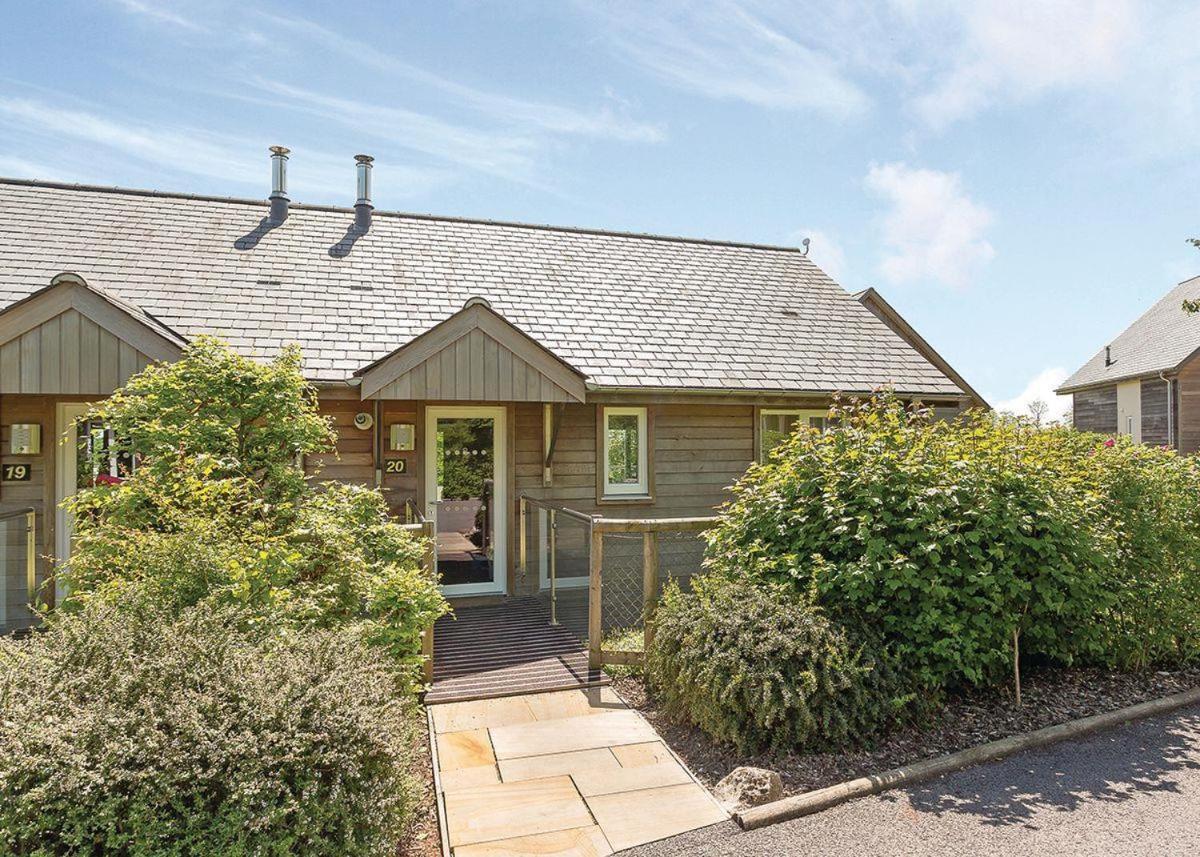 Swandown Lodges Chard Exterior photo