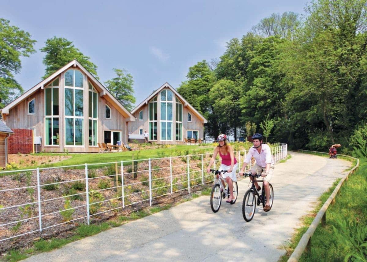 Swandown Lodges Chard Exterior photo