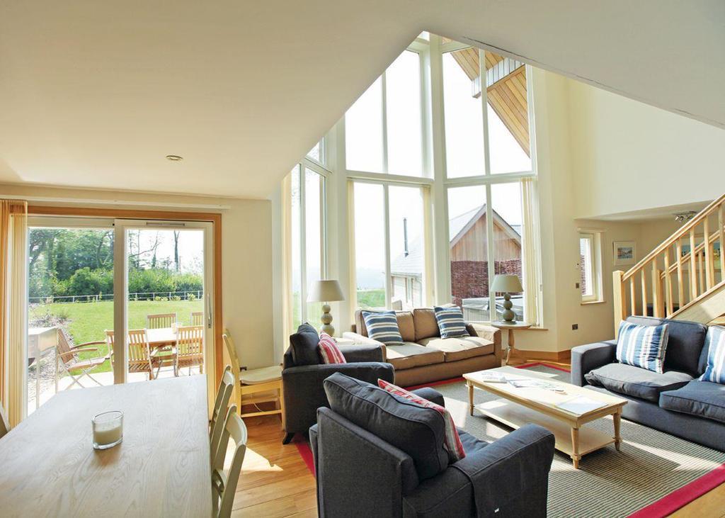 Swandown Lodges Chard Exterior photo