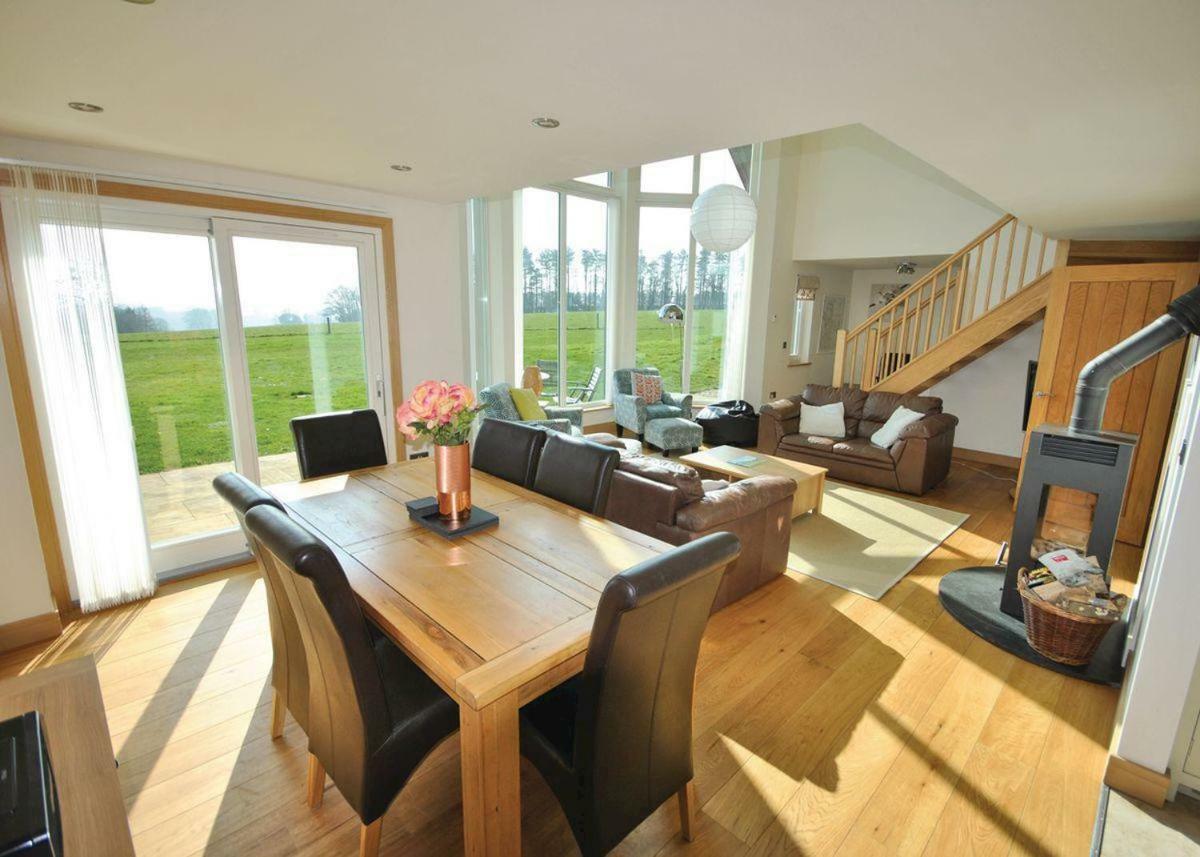 Swandown Lodges Chard Exterior photo